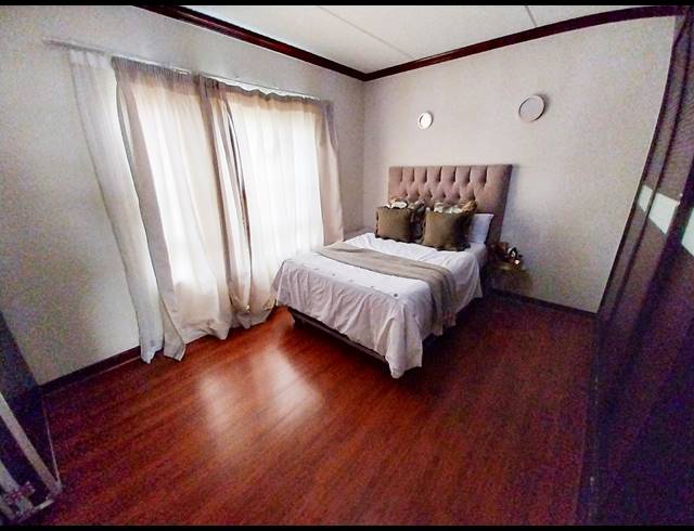 2 BEDROOM APARTMENT FOR SALE IN SUMMERSET